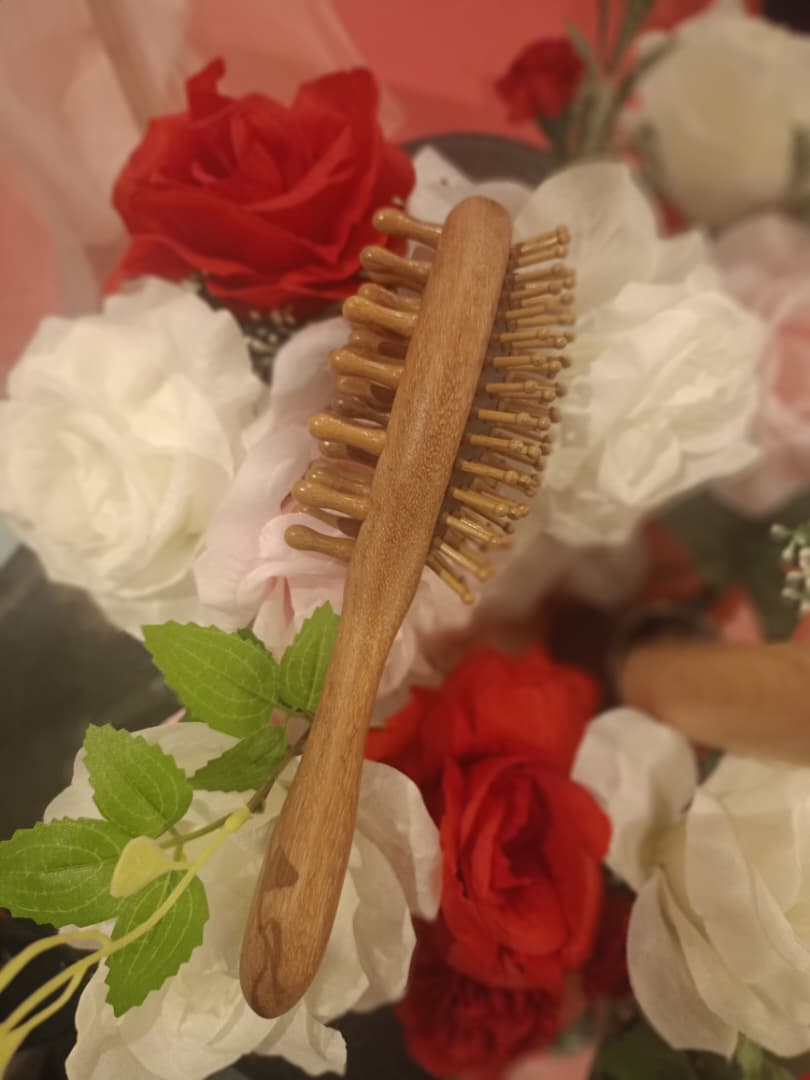 Sandal wood hair brush & MASSAGE